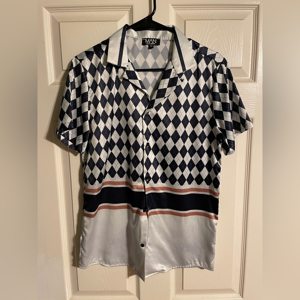 BoohooMAN Mens Satin Shortsleeve Revere Collar Buttondown Shirt